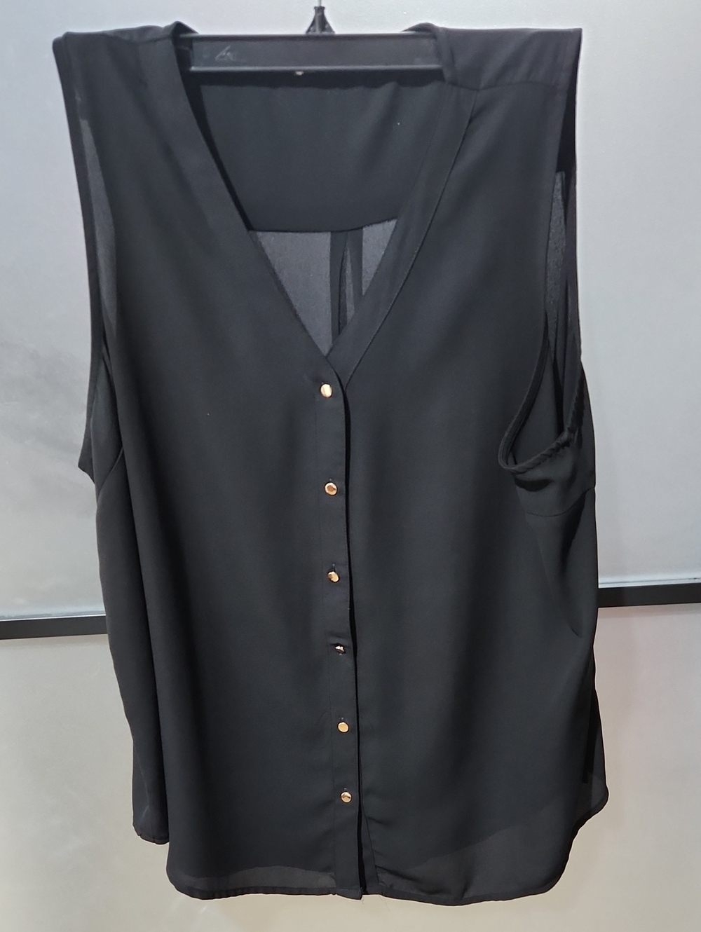 Maurices Women's Sleeveless V-Neck Button Front Top | Black | X-Large